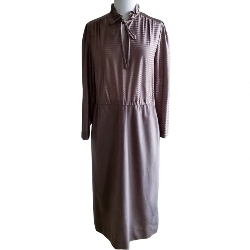 1970s Jeanne Durrell Brown Poly‎ Secretary Dress